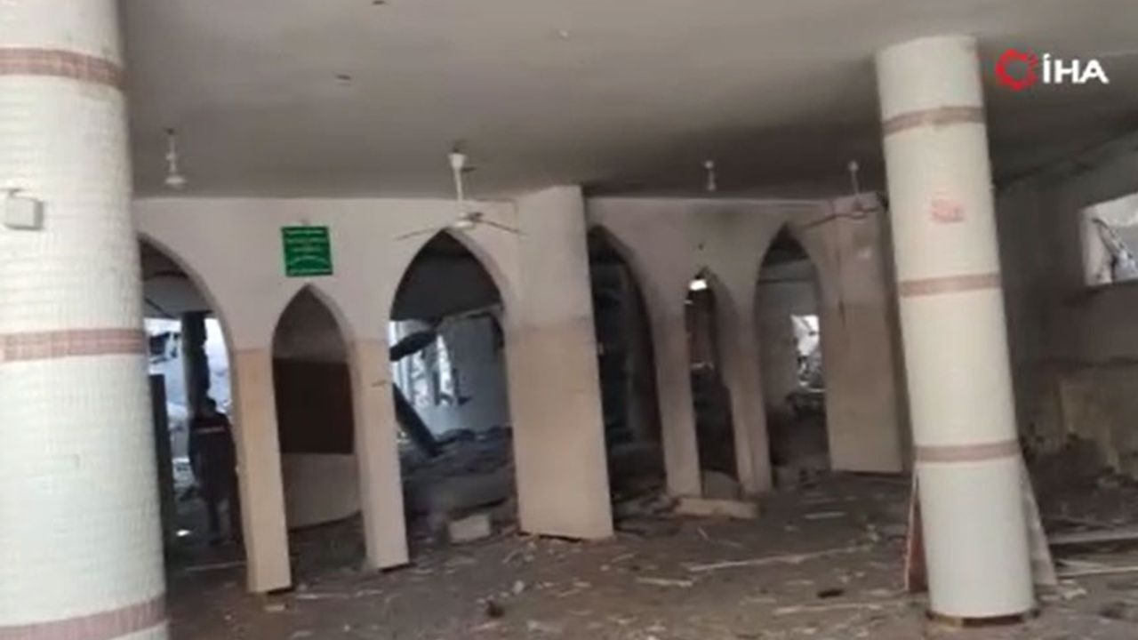 İsrail, Gazze’de Büyük Cami’yi vurdu