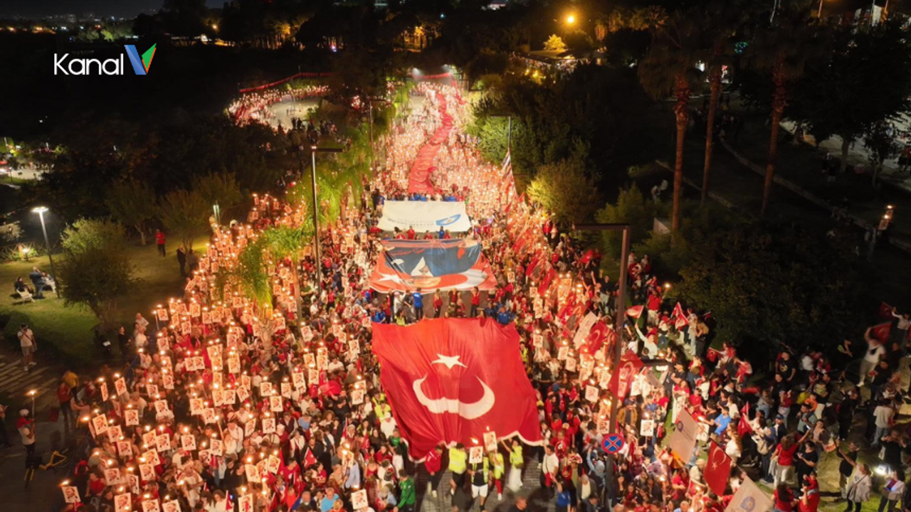 Cumhuriyet Meydanı’na Coşkulu Yürüyüş