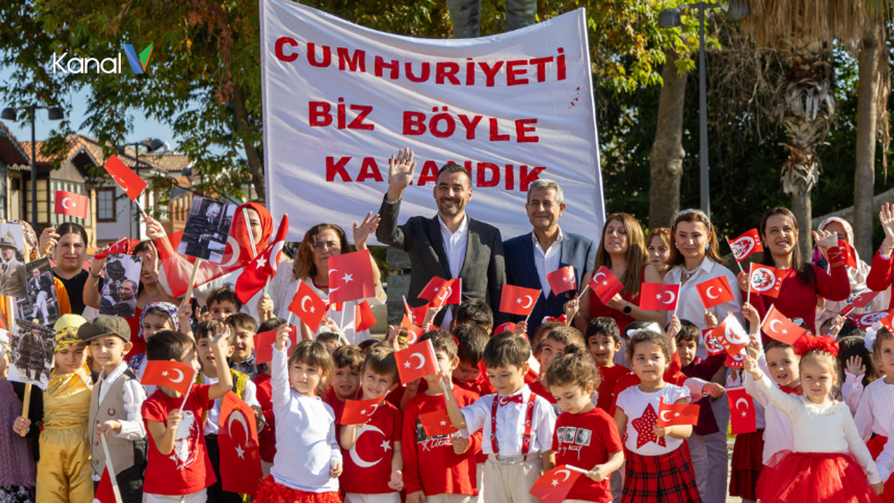 Manavgat’ta Miniklerden “Cumhuriyet” Sevinci