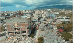 Aralıksız devam eden enkaz kaldırma çalışmaları havadan görüntülendi