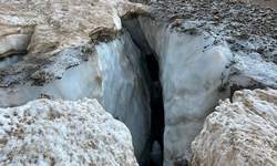 Cilo'da buzul kırıldı, 4 kişi oluşan çukura düştü
