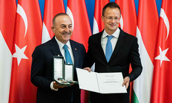 Eski Dışişleri Bakanı Çavuşoğlu’na Macaristan’dan ‘Liyakat Nişanı’ madalyası
