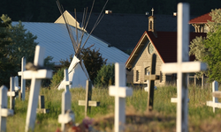 Eski kilise okulunda 93 çocuk mezarı bulundu