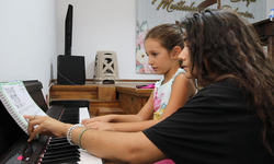 Kaş Belediyesi'nden çocuklara piyano kursu