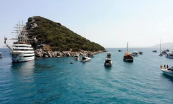 Antalya'nın ünlü adası turistlerin cazibe merkezi oldu