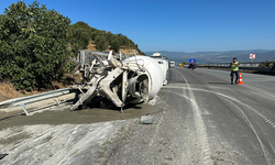 Aynı firmaya ait iki beton mikseri kafa kafaya çarpıştı