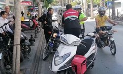 Kaskı motosiklete taktılar, cezalardan kaçamadılar