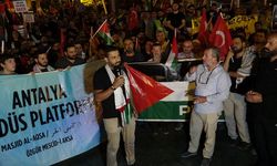 Gazze’deki hastane saldırısı Antalya’da protesto edildi