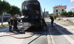 Antalya'da hareket halindeki otobüs yandı