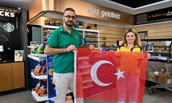 Muratpaşa'dan esnafa 15 bin Türk bayrağı