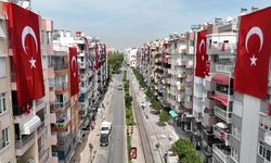 Antalya kırmızı beyaza büründü