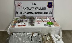 Antalya’da ruhsatsız silah ve uyuşturucu operasyonu