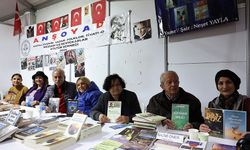 Yerel yazar ve şairler de Antalya Kitap Fuarı'nda