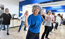 Muratpaşa'da 60 yaş üzerine dans eğitimi