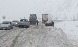 Antalya-Konya kara yolunda kar yağışı devam ediyor