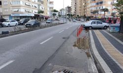 Antalya'da kontrolden çıkan motosiklet direğe çarptı
