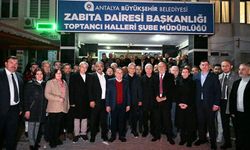 Başkan Böcek hal esnafıyla buluştu