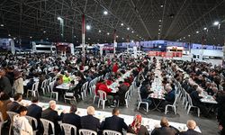 İlk iftarını Altınova Mahallesi’nde yaptı