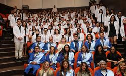 Akdeniz Üniversitesi'nden 110 öğrenci beyaz önlük giydi