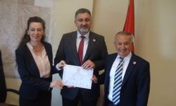 Serik Belediye Başkanı Kumbul mazbatasını aldı