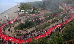 Antalya'da binlerce kişi Türk bayrağı eşliğinde yürüdü