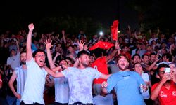 Antalya'da milli maç alanlarda izlendi