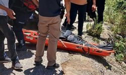 Uçuruma yuvarlanan kamyonetin sürücüsü hayatını kaybetti