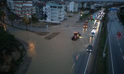 Manavgat'ta yollar göle döndü