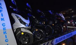 Yarış için toplanan motosikletlilere polis baskını