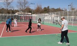 Büyükşehir'den ücretsiz tenis eğitimi