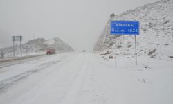 Antalya-Konya kara yolunda kar yağışı