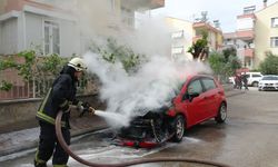 Yanan aracı videoya çeken afacanlar gülümsetti