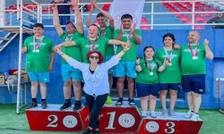 Özel sporcular madalyaları topladı
