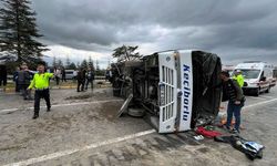 Yolcu midibüsü devrildi: 16 yaralı