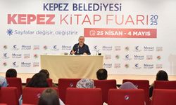 Usta şair Şükrü Erbaş Kepez Kitap Fuarı'nda