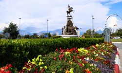 Antalya'da 4 milyon çiçek toprakla buluşuyor