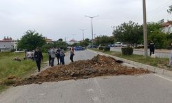 Arazi sahipleri turizm yolunu kazıp araç trafiğine kapattı