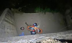Köprüden beton zemine düştü