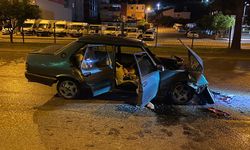 Tırla çarpışan Tofaş hurdaya döndü