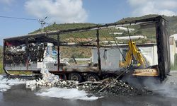 Peçete yüklü tır yandı
