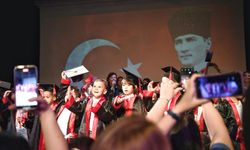 Minikler kep attı