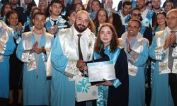 ALKÜ'de mezuniyet coşkusu