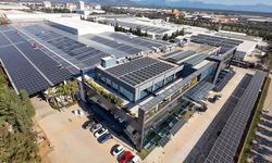 Bu fabrikaların çatıları elektrik üretiyor