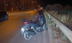 Kontrolden çıkan motosiklet devrildi