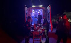 Park halindeki otomobile çarpan motosiklet sürücüsü ağır yaralandı