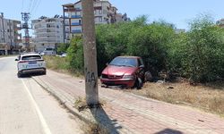 Direğe çarpan otomobil sürücüsü yaralandı