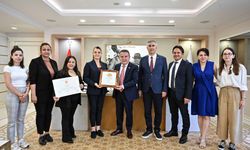Uluslararası ödülün sahibi Başkan Böcek oldu