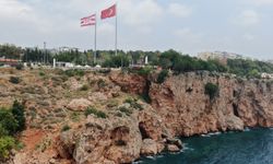 Gençler ölüm atlayışları yapıyor