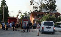 Dumanı Fark Edip Torunlarıyla Çıktı, Evinin Üst Katı Küle Döndü