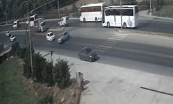Manavgat’ta Otomobilin U Dönüşü Sonrası Kaza Anı Kamerada